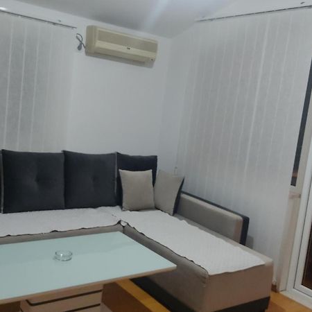 Jovana -- Porodicni Apartmani Igalo Herceg Novi Bilik gambar
