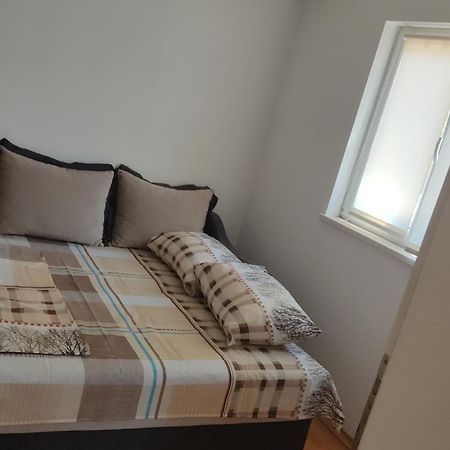 Jovana -- Porodicni Apartmani Igalo Herceg Novi Bilik gambar