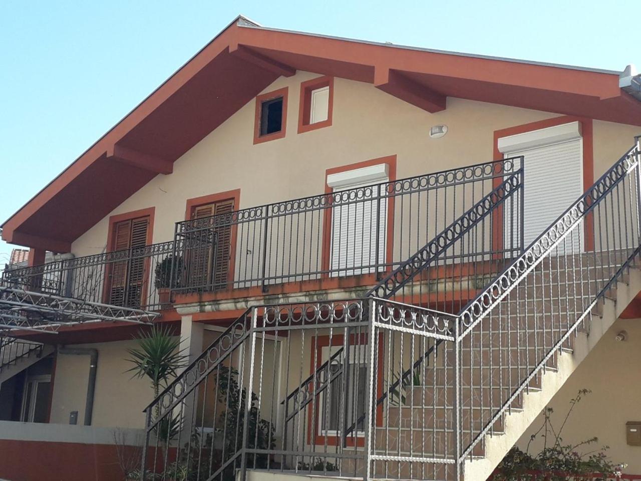 Jovana -- Porodicni Apartmani Igalo Herceg Novi Luaran gambar
